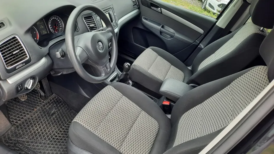 VOLKSWAGEN Sharan -