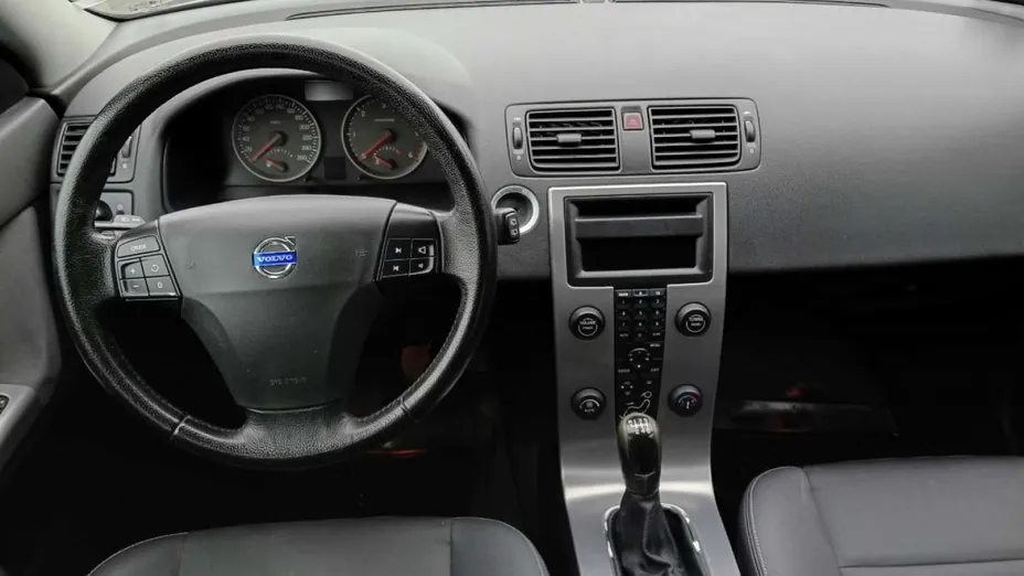VOLVO V50 -