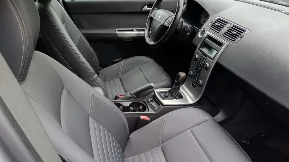 VOLVO V50 -