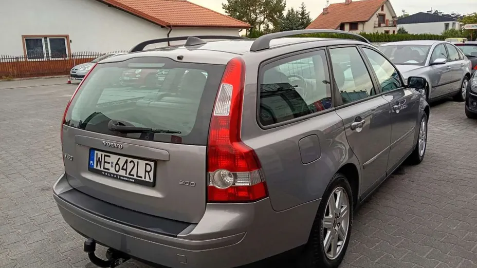 VOLVO V50 -