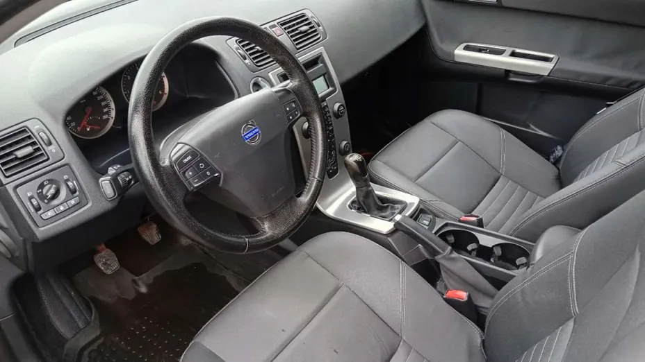 VOLVO V50 -