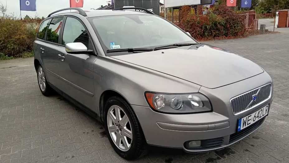 VOLVO V50 -