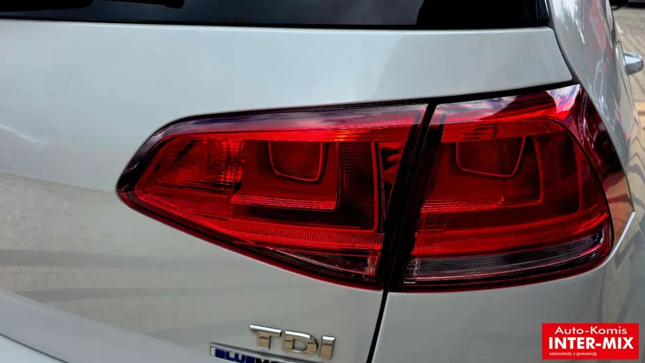 VOLKSWAGEN Golf -