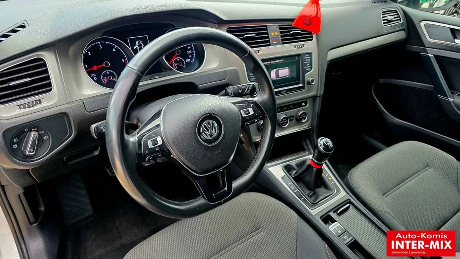 VOLKSWAGEN Golf -