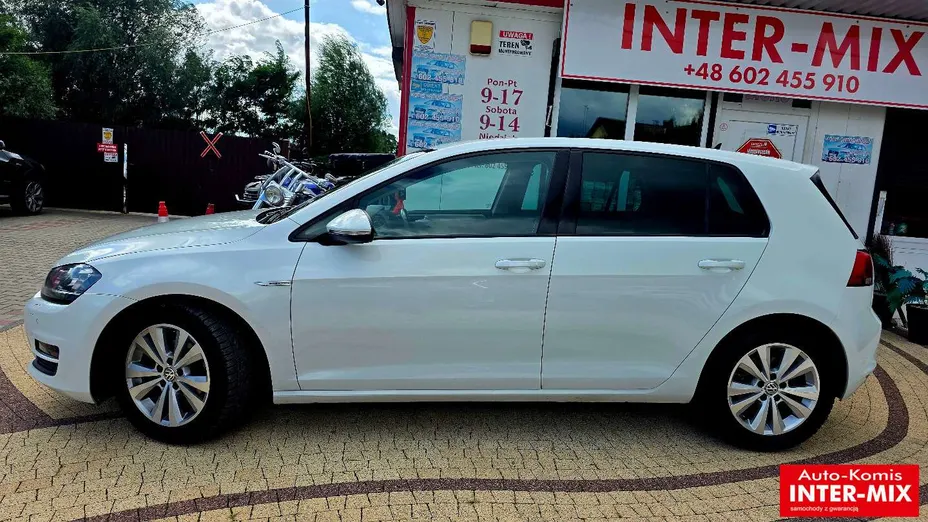 VOLKSWAGEN Golf -