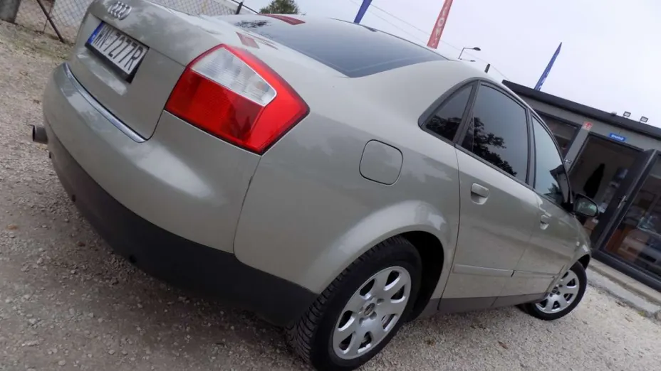 AUDI A4 -