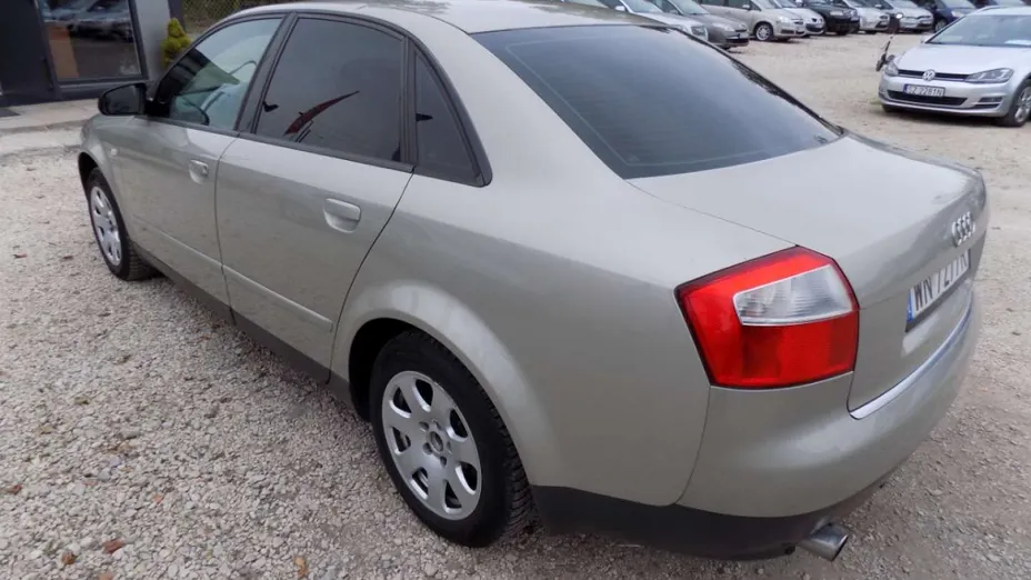 AUDI A4 -