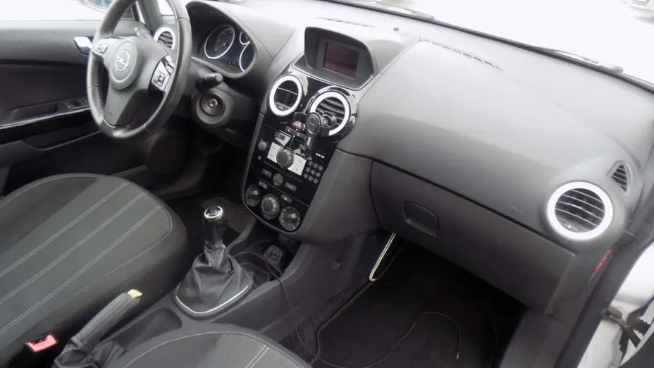 OPEL Corsa -
