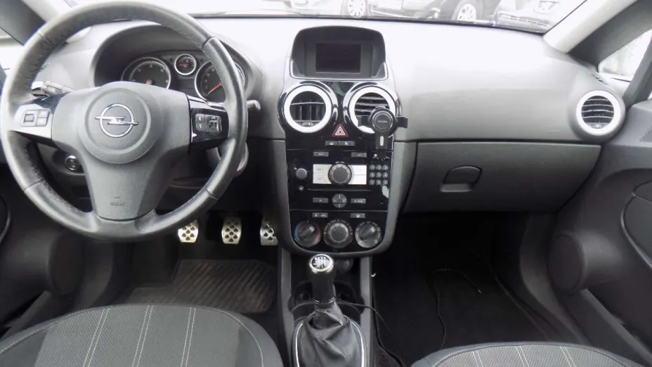 OPEL Corsa -