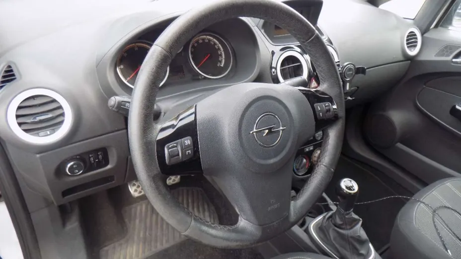 OPEL Corsa -