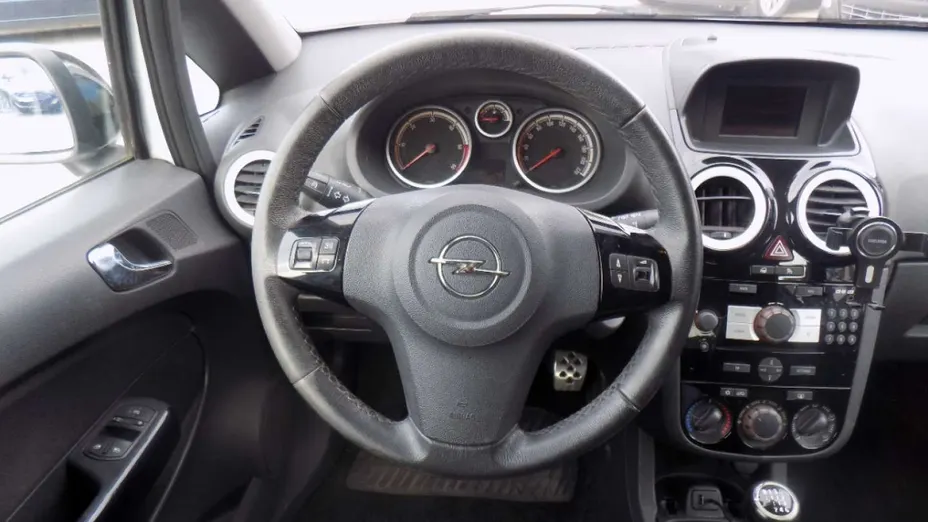 OPEL Corsa -