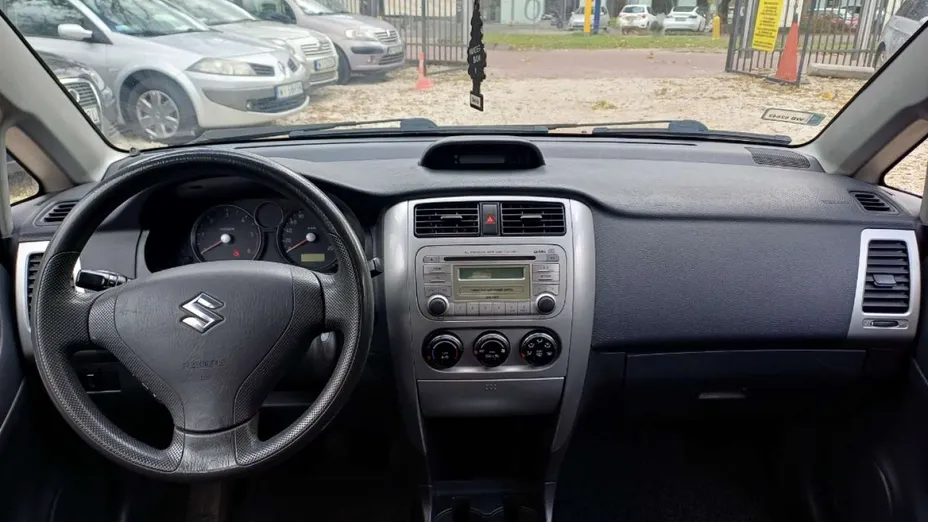SUZUKI Liana -