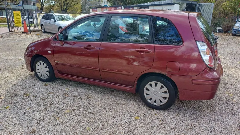 SUZUKI Liana -