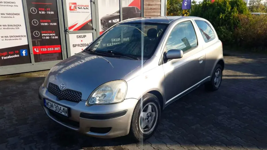 TOYOTA Yaris -