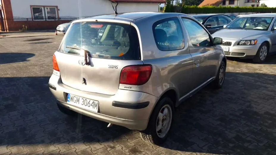 TOYOTA Yaris -