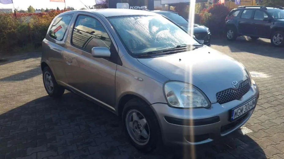 TOYOTA Yaris -