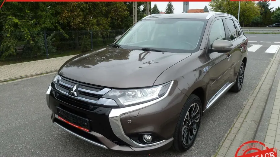MITSUBISHI Outlander -