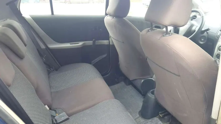 TOYOTA Yaris -
