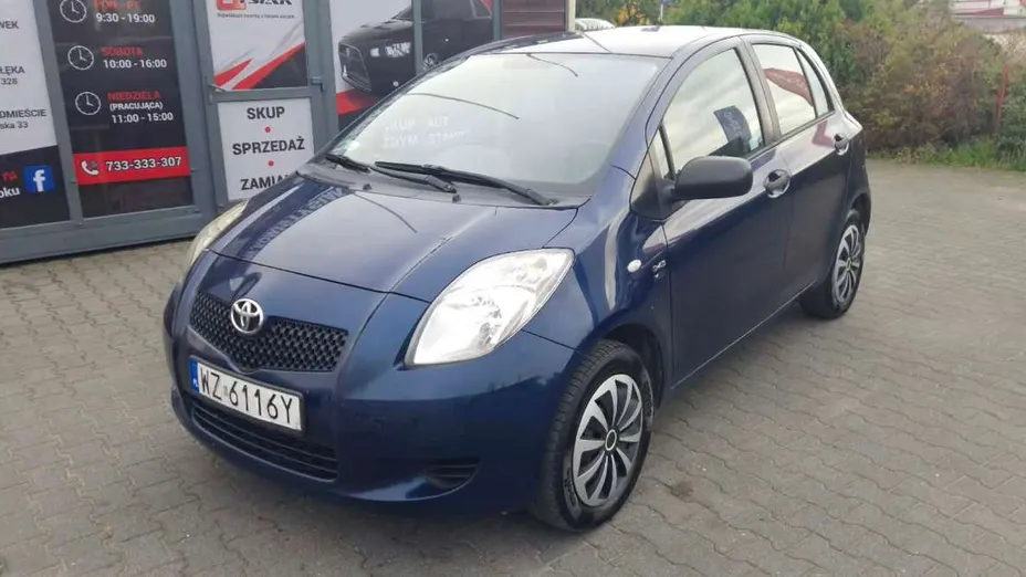 TOYOTA Yaris -