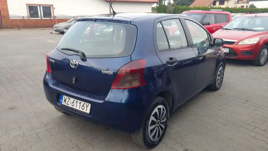 TOYOTA Yaris -