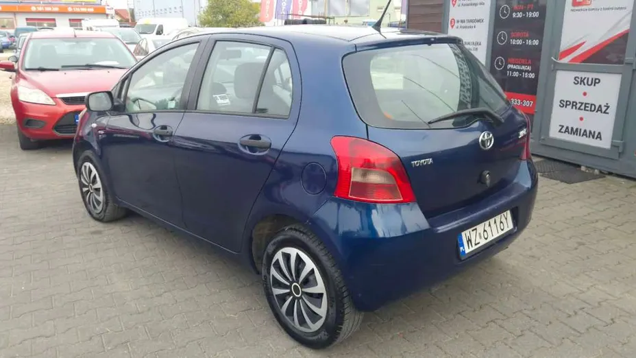 TOYOTA Yaris -