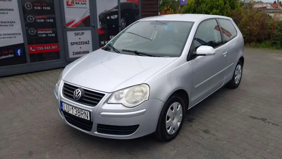 VOLKSWAGEN Polo -