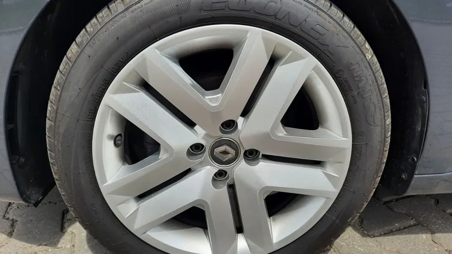 RENAULT Clio -