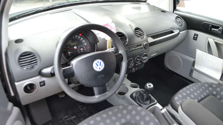 VOLKSWAGEN New Beetle -