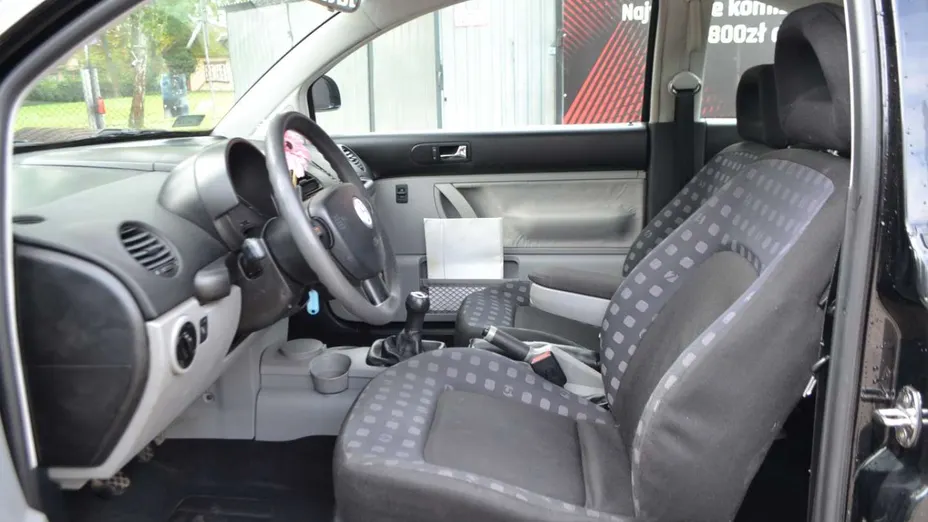 VOLKSWAGEN New Beetle -
