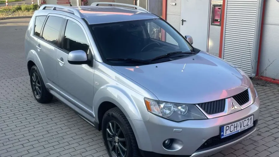 MITSUBISHI Outlander -