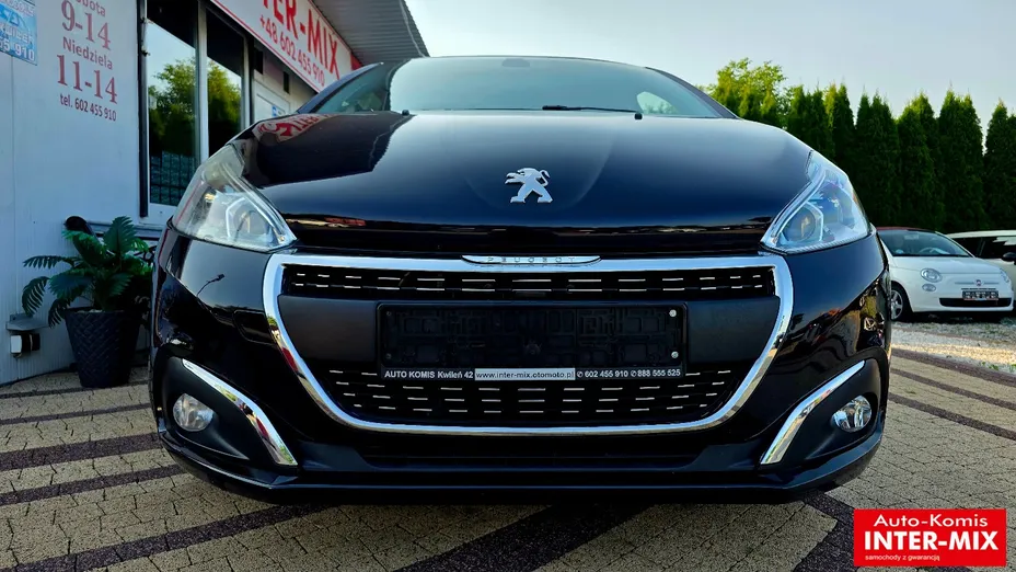 PEUGEOT 208 -