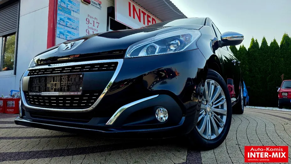 PEUGEOT 208 -