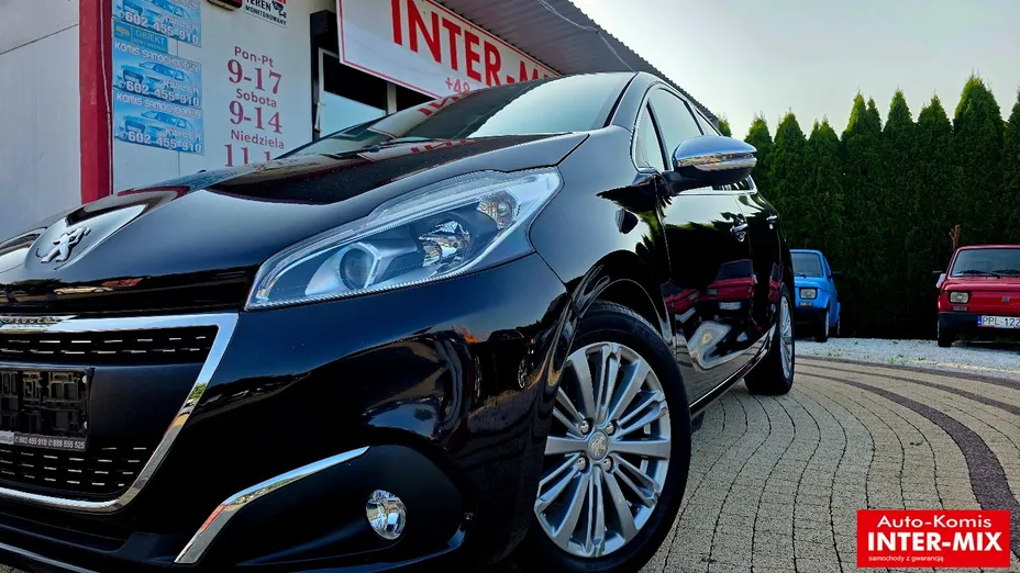 PEUGEOT 208 -