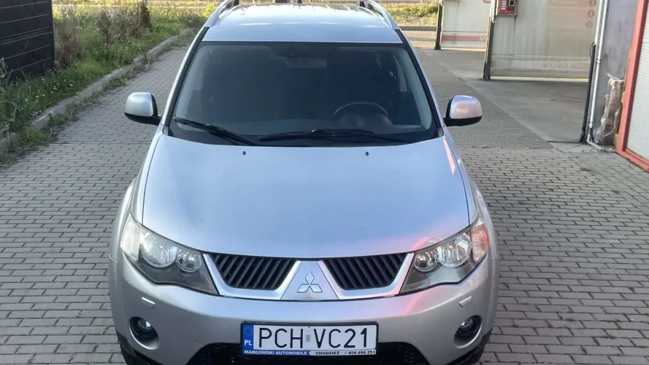 MITSUBISHI Outlander -