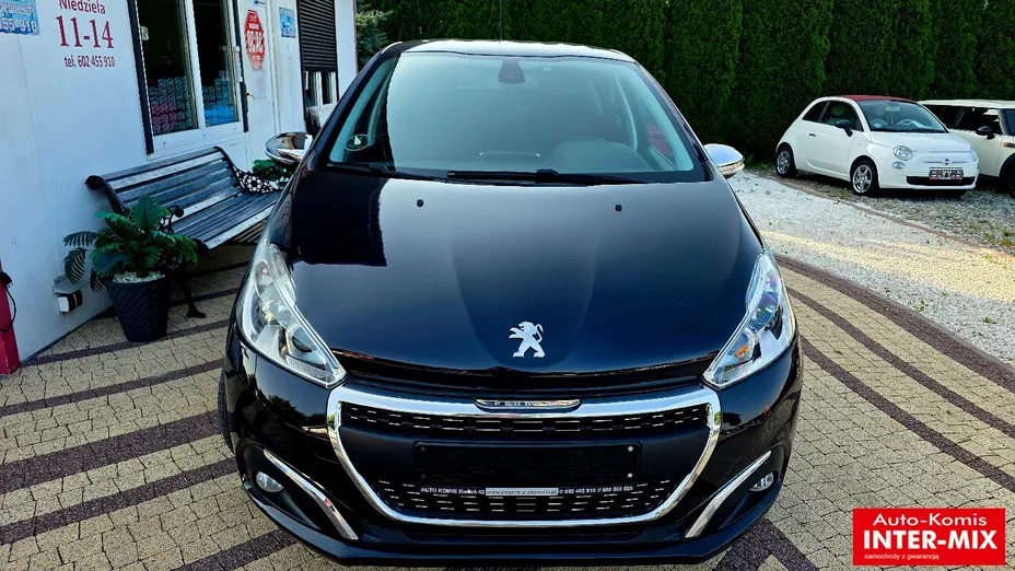PEUGEOT 208 -