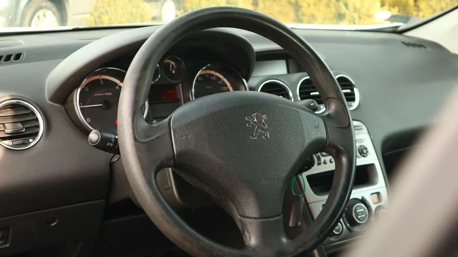 PEUGEOT 308 -