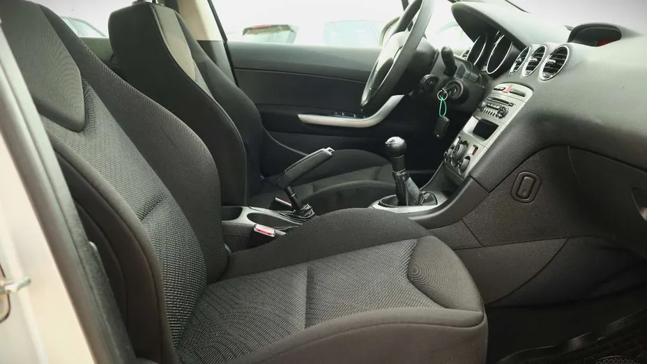 PEUGEOT 308 -