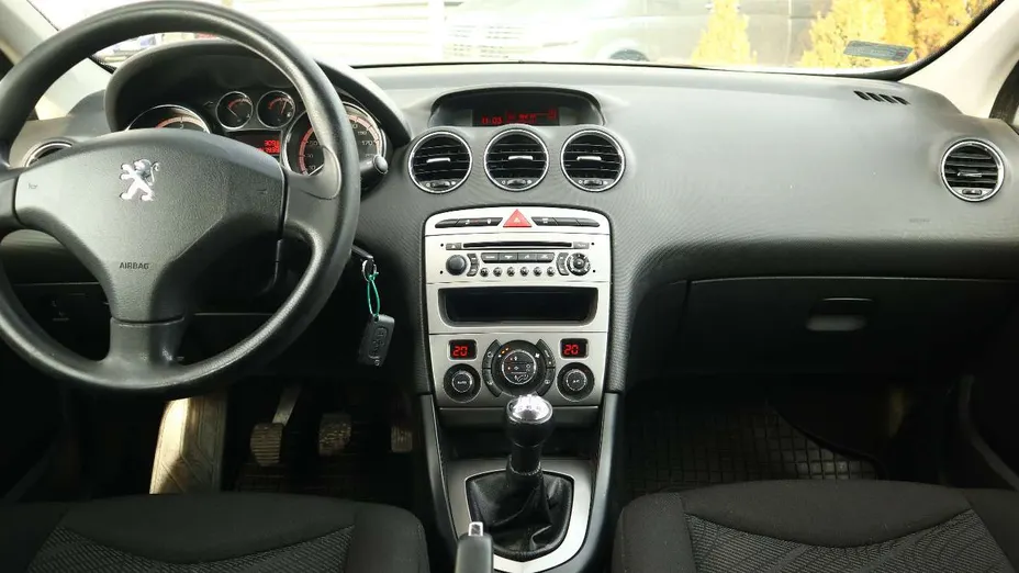 PEUGEOT 308 -