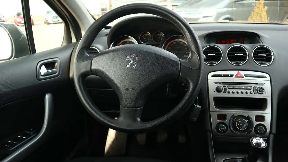PEUGEOT 308 -