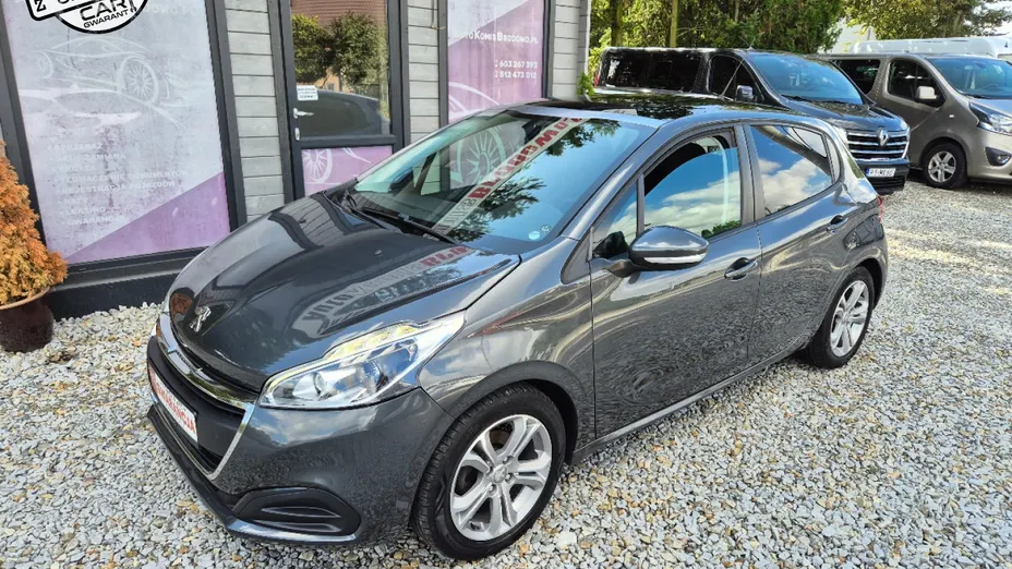 PEUGEOT 208 -