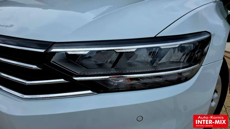 VOLKSWAGEN Passat -