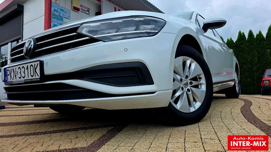 VOLKSWAGEN Passat -