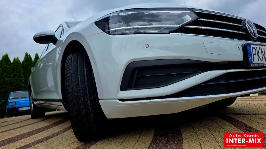 VOLKSWAGEN Passat -