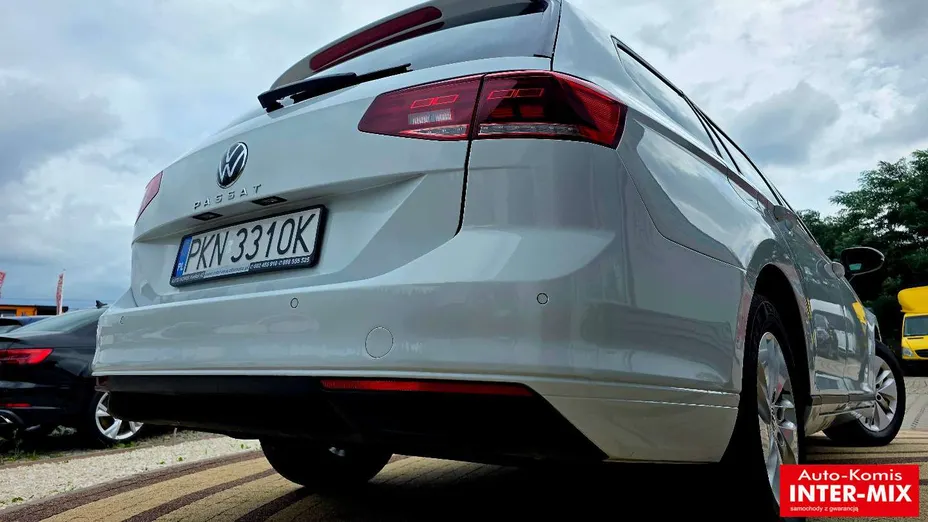 VOLKSWAGEN Passat -