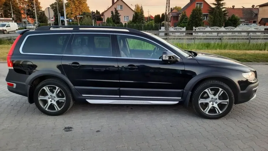 VOLVO XC70 -