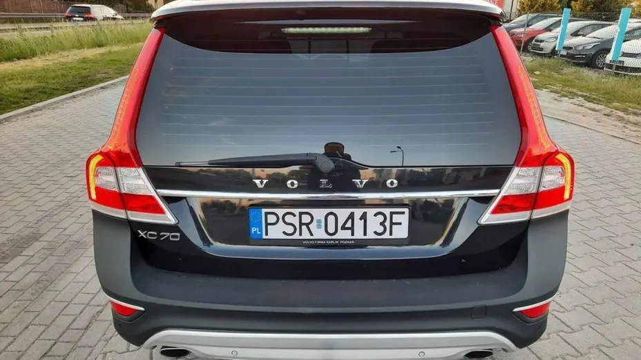 VOLVO XC70 -