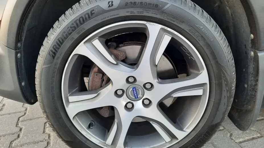 VOLVO XC70 -