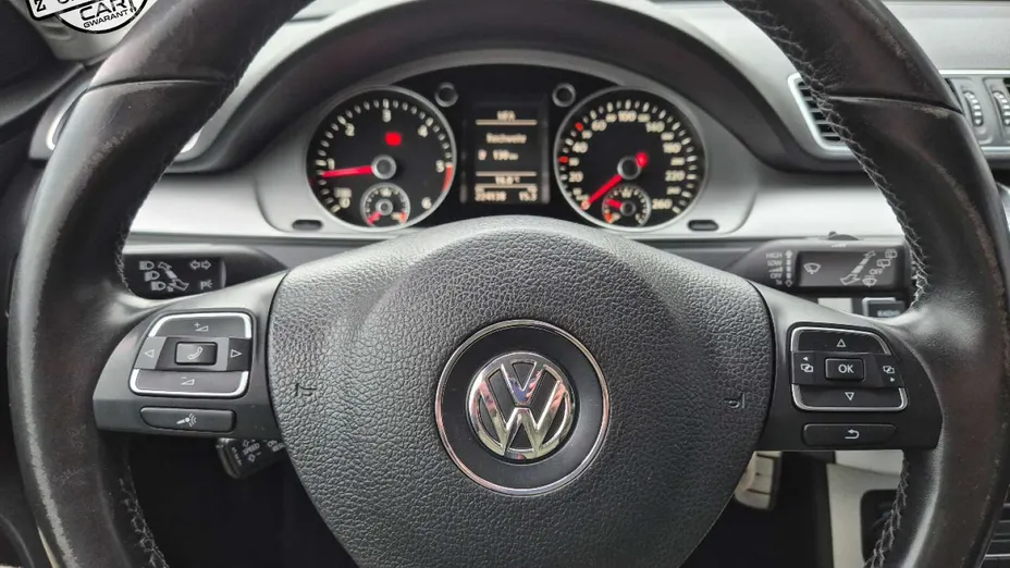 VOLKSWAGEN Passat -