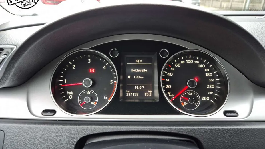 VOLKSWAGEN Passat -