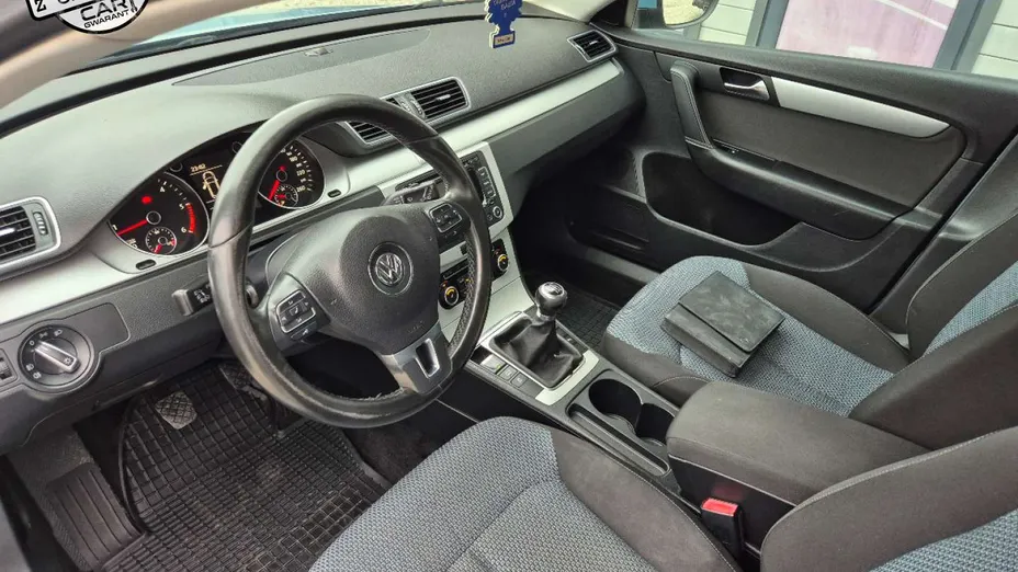 VOLKSWAGEN Passat -